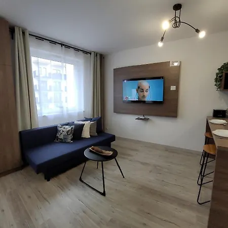 Apartment Q Pl *