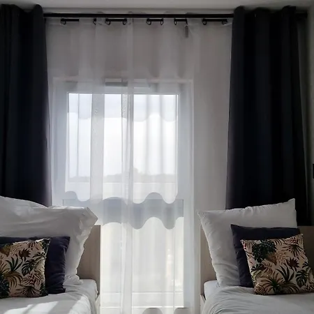 Q Pl 2 Lub 3 Pokojowe Klimatyzowane Przy Manufakturze Z Garażem Gratis, Fv Apartament Łódź