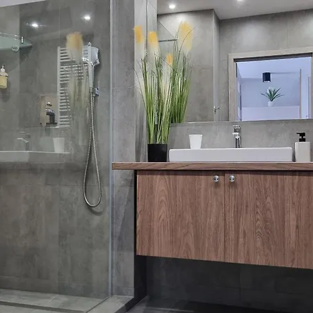 Q Pl ,klimatyzowane 2, 3 Pokojowe Przy Manufakturze Z Garazem Gratis, Fv Apartment Lodz (Lodz)