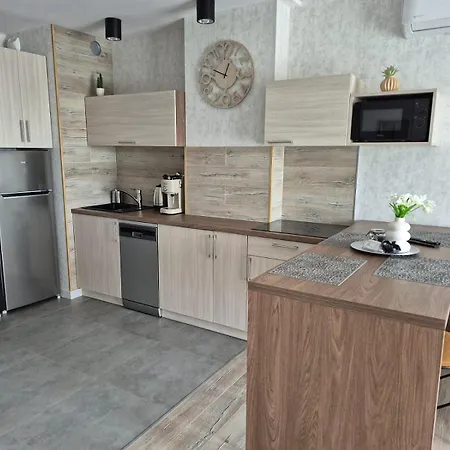 Q Pl 2 Lub 3 Pokojowe Klimatyzowane Przy Manufakturze Z Garażem Gratis, Fv