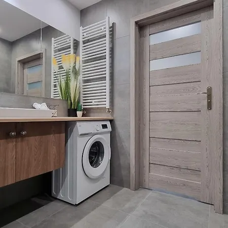 Q Pl 2 Lub 3 Pokojowe Klimatyzowane Przy Manufakturze Z Garażem Gratis, Fv