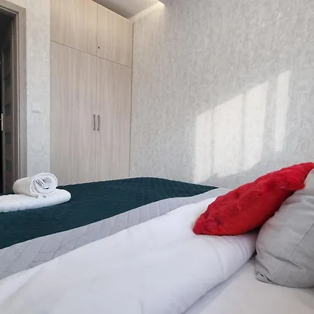 Q Pl 2 Lub 3 Pokojowe Klimatyzowane Przy Manufakturze Z Garażem Gratis, Fv Łódź