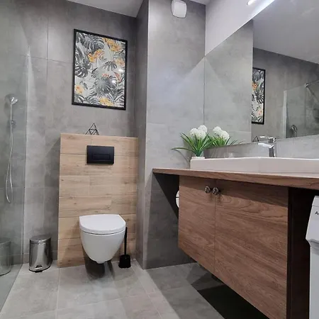 Apartment Q Pl ,klimatyzowane 2, 3 Pokojowe Przy Manufakturze Z Garazem Gratis, Fv