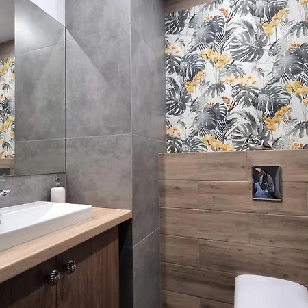 Apartment Q Pl ,klimatyzowane 2, 3 Pokojowe Przy Manufakturze Z Garazem Gratis, Fv *