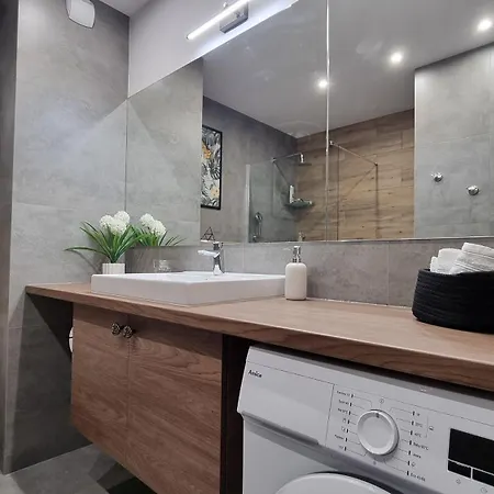 Q Pl ,klimatyzowane 2, 3 Pokojowe Przy Manufakturze Z Garazem Gratis, Fv Apartment Lodz (Lodz)