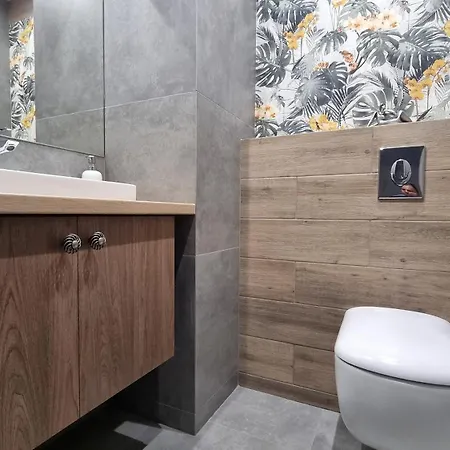 Q Pl 2 Lub 3 Pokojowe Klimatyzowane Przy Manufakturze Z Garażem Gratis, Fv