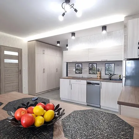 Apartment Q Pl ,klimatyzowane 2, 3 Pokojowe Przy Manufakturze Z Garazem Gratis, Fv