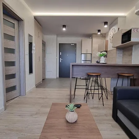 Q Pl ,klimatyzowane 2, 3 Pokojowe Przy Manufakturze Z Garazem Gratis, Fv Apartment *
