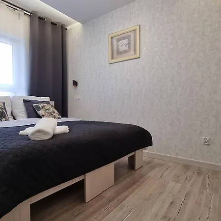 Apartment Q Pl ,klimatyzowane 2, 3 Pokojowe Przy Manufakturze Z Garazem Gratis, Fv