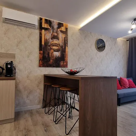 Q Pl 2 Lub 3 Pokojowe Klimatyzowane Przy Manufakturze Z Garażem Gratis, Fv