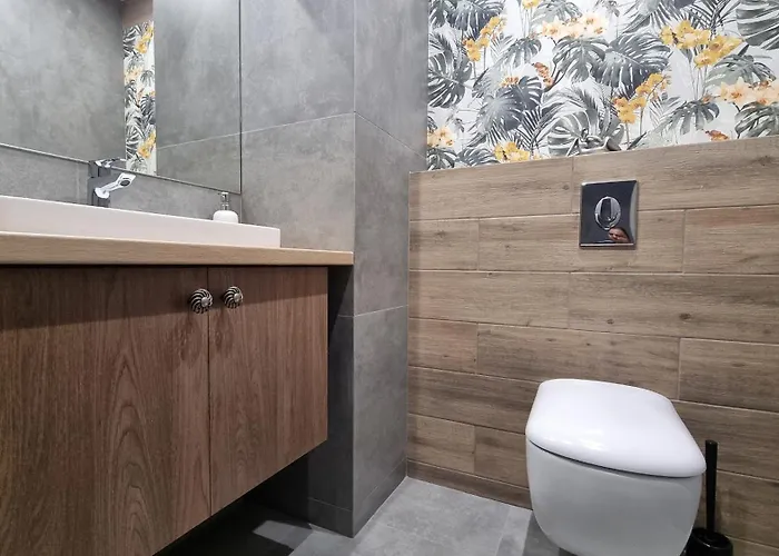 Q Pl 2 Lub 3 Pokojowe Klimatyzowane Przy Manufakturze Z Garazem Gratis, Fv